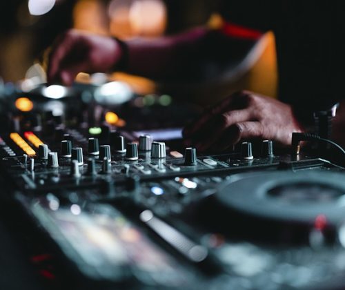 dj-7379240_640